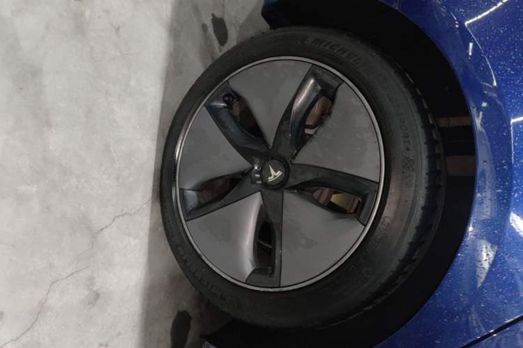 Used Tesla Model 3 2019 Long-Range Rear-Wheel-Drive Version Right Rear Wheel Hub