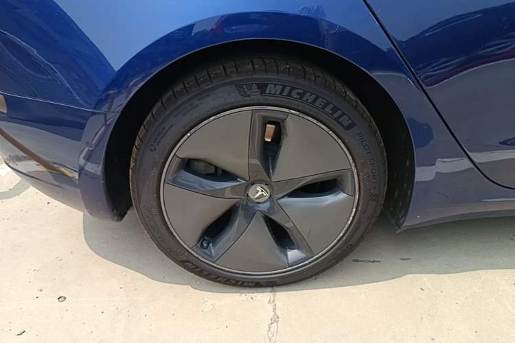 Used Tesla Model 3 2019 Standard Range Rear-Drive Upgraded Version Right Rear Wheel Hub
