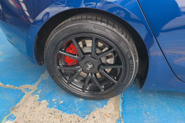 Used Tesla Model 3 2019 Long-Range All-Wheel-Drive Version Right Rear Wheel Hub
