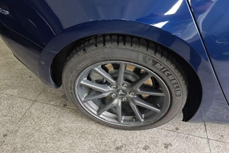 Used Tesla Model 3 2019 Long-Range All-Wheel-Drive Version Right Rear Wheel Hub