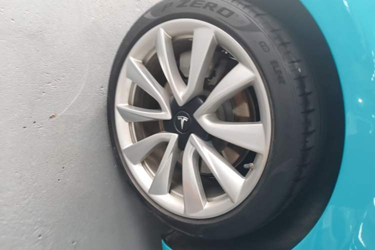 Used Tesla Model 3 2019 Standard Range Rear-Drive Upgraded Version Right Rear Wheel Hub