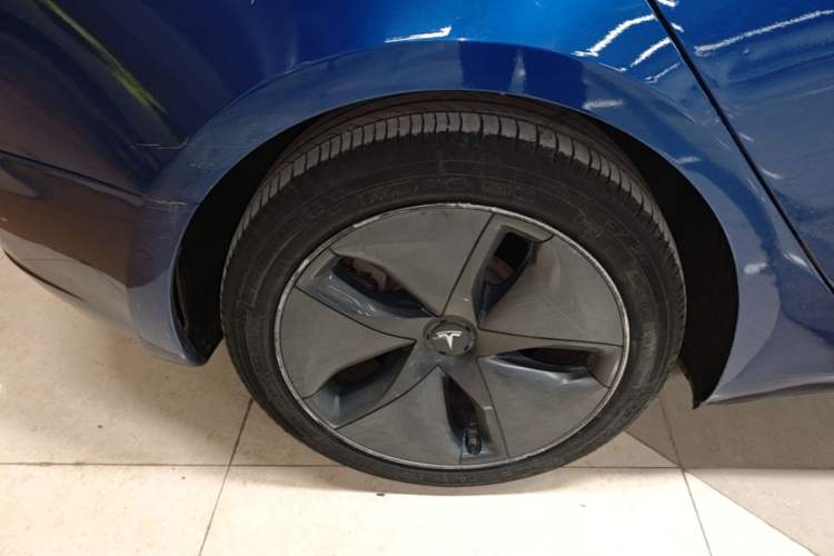Used Tesla Model 3 2019 Standard Range Rear-Wheel Drive Upgraded Version (60 kWh) Right Rear Wheel Hub