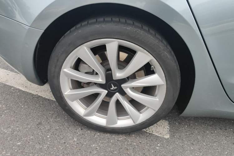 Used Tesla Model 3 2019 Standard Range Rear-Drive Upgraded Version Right Rear Wheel Hub