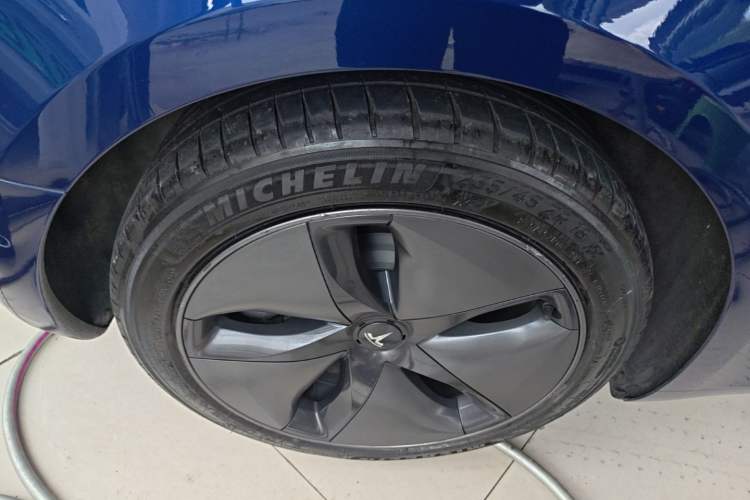 Used Tesla Model 3 2019 Long-Range All-Wheel-Drive Version Right Rear Wheel Hub