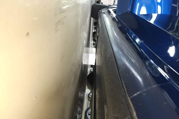 Used Tesla Model 3 2019 Long-Range Rear-Wheel-Drive Version Right Side Sill
