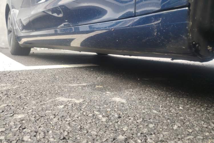 Used Tesla Model 3 2019 Long-Range All-Wheel-Drive Version Right Side Sill