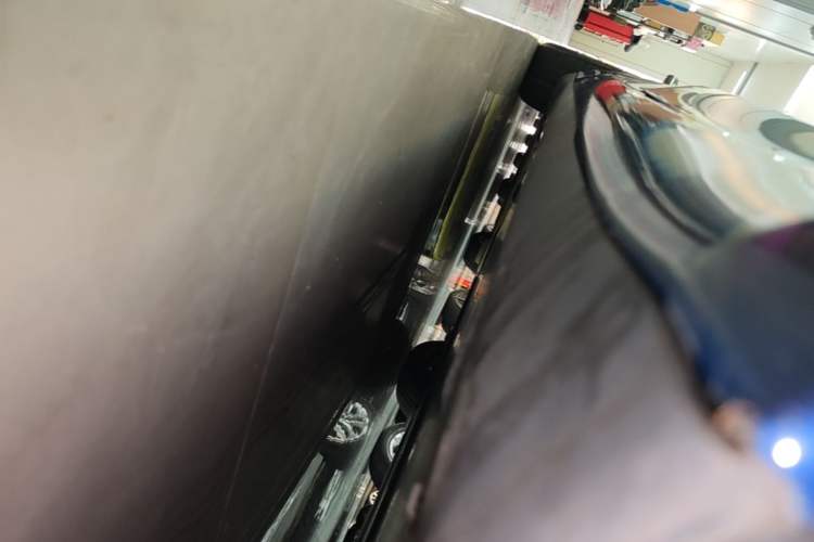 Used Tesla Model 3 2019 Standard Range Rear-Wheel Drive Upgraded Version (52 kWh) Right Side Sill