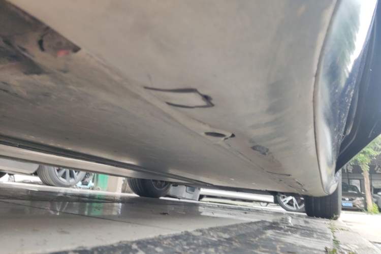 Used Tesla Model 3 2019 Long-Range Rear-Wheel-Drive Version Right Side Sill