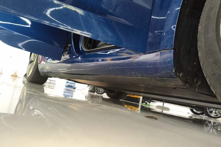 Used Tesla Model 3 2019 Long-Range Rear-Wheel-Drive Version Right Side Sill