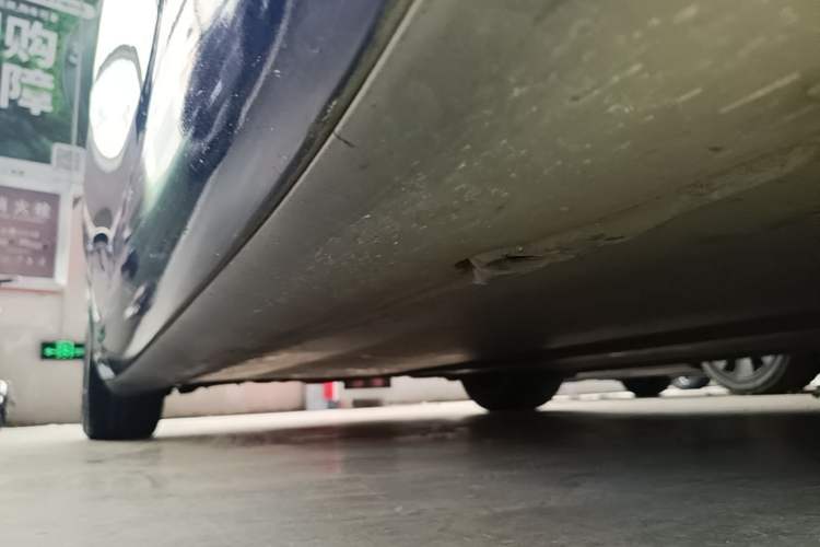Used Tesla Model 3 2019 Long-Range Rear-Wheel-Drive Version Right Side Sill