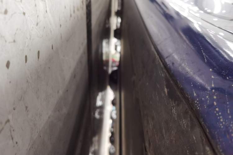 Used Tesla Model 3 2019 Long-Range All-Wheel-Drive Version Right Side Sill