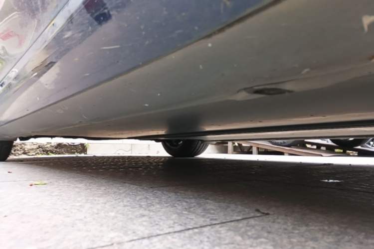 Used Tesla Model 3 2019 Standard Range Rear-Wheel Drive Upgraded Version (60 kWh) Right Side Sill