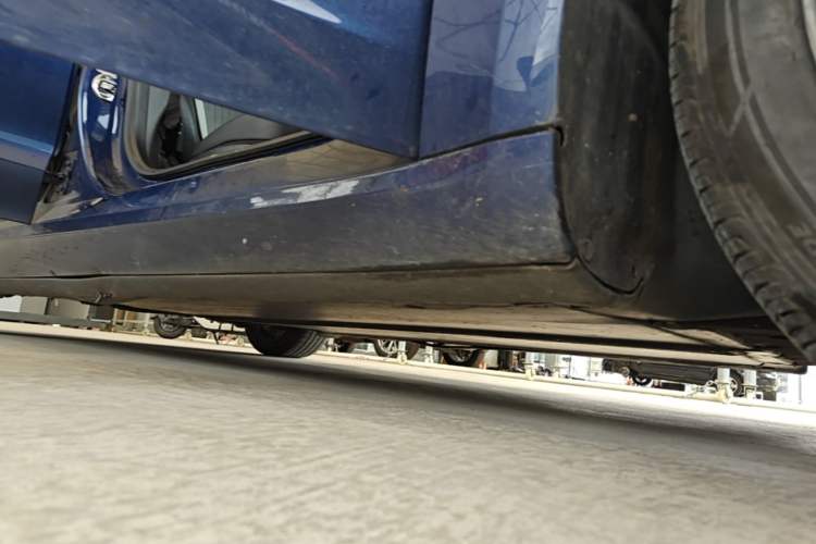 Used Tesla Model 3 2019 Standard Range Rear-Drive Upgraded Version Right Side Sill