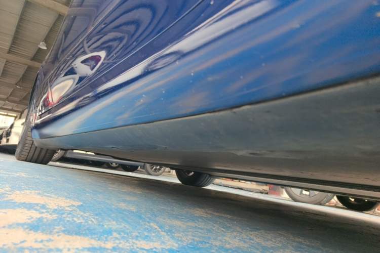 Used Tesla Model 3 2019 Long-Range All-Wheel-Drive Version Right Side Sill