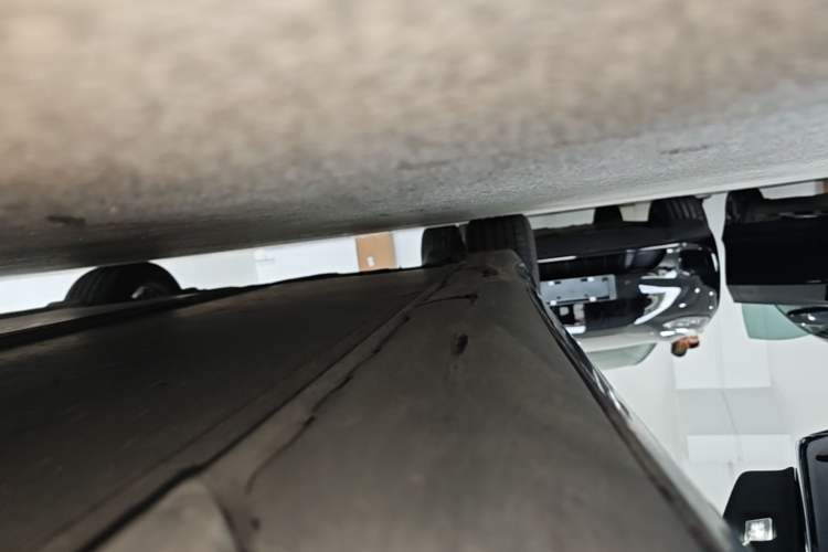 Used Tesla Model 3 2019 Long-Range All-Wheel-Drive Version Right Side Sill