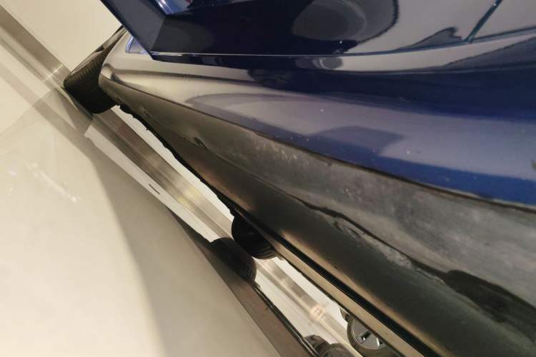 Used Tesla Model 3 2019 Standard Range Rear-Wheel Drive Upgraded Version (52 kWh) Right Side Sill