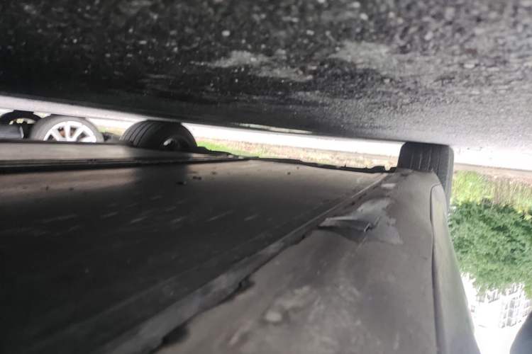 Used Tesla Model 3 2019 Standard Range Rear-Wheel Drive Upgraded Version (60 kWh) Right Side Sill