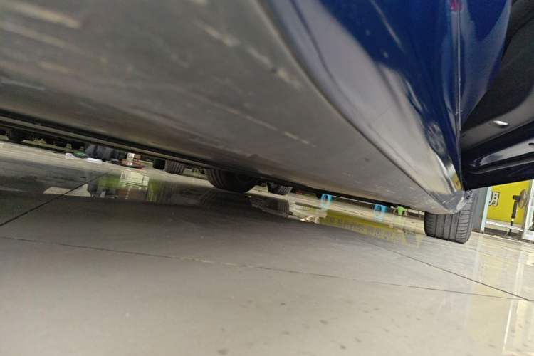 Used Tesla Model 3 2019 Long-Range All-Wheel-Drive Version Right Side Sill