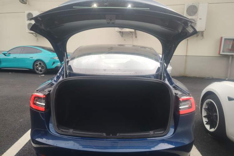 Used Tesla Model 3 2019 Long-Range All-Wheel-Drive Version Trunk