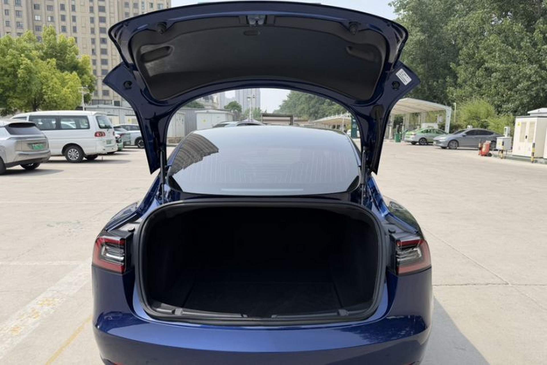 Used Tesla Model 3 2019 Long-Range Rear-Wheel-Drive Version Trunk