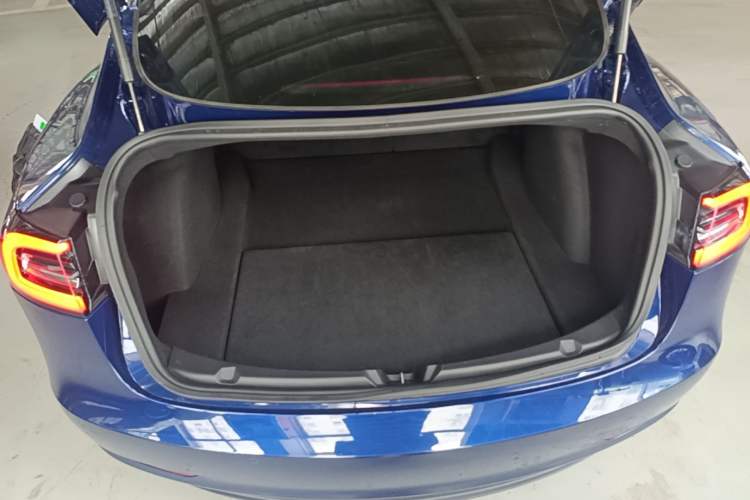 Used Tesla Model 3 2019 Long-Range Rear-Wheel-Drive Version Trunk