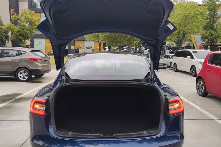 Used Tesla Model 3 2019 Long-Range Rear-Wheel-Drive Version Trunk