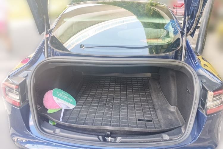 Used Tesla Model 3 2019 Long-Range All-Wheel-Drive Version Trunk