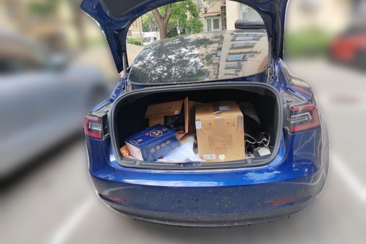 Used Tesla Model 3 2019 Long-Range All-Wheel-Drive Version Trunk
