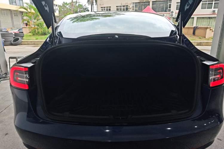 Used Tesla Model 3 2019 Long-Range All-Wheel-Drive Version Trunk
