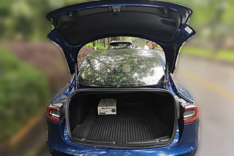 Used Tesla Model 3 2019 Long-Range All-Wheel-Drive Version Trunk