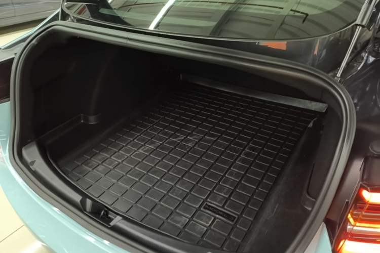 Used Tesla Model 3 2019 Long-Range Rear-Wheel-Drive Version Trunk