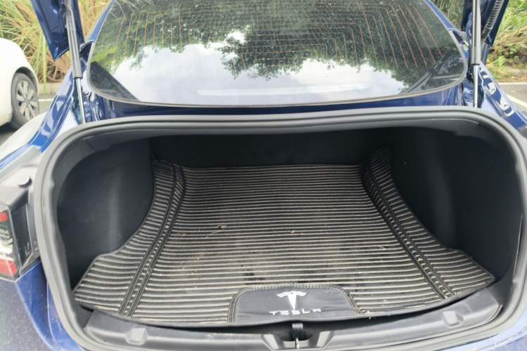 Used Tesla Model 3 2019 Long-Range Rear-Wheel-Drive Version Trunk
