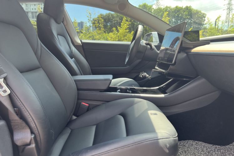 Used Tesla Model 3 2019 Standard Range Rear-Wheel Drive Upgraded Version (60 kWh) Interior 3