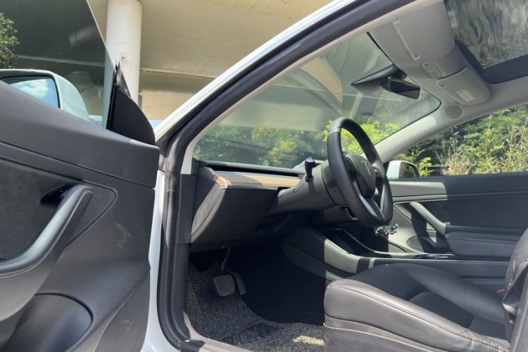 Used Tesla Model 3 2019 Standard Range Rear-Wheel Drive Upgraded Version (60 kWh) Interior 4