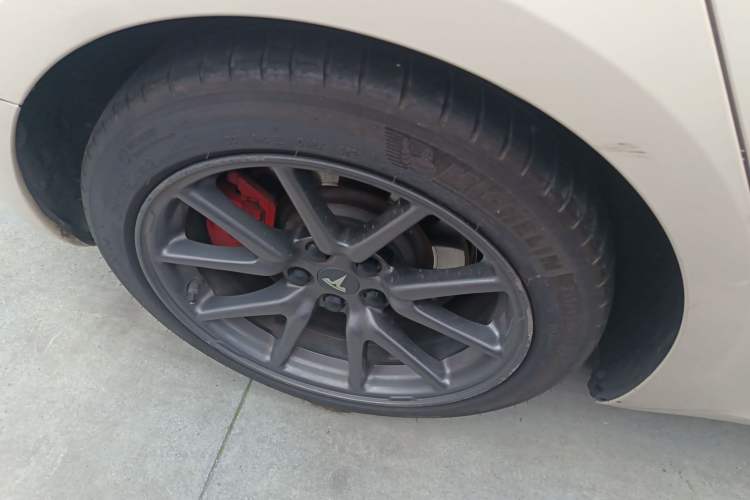Used Tesla Model 3 2019 Standard Range Rear-Drive Upgraded Version Right Rear Wheel Hub