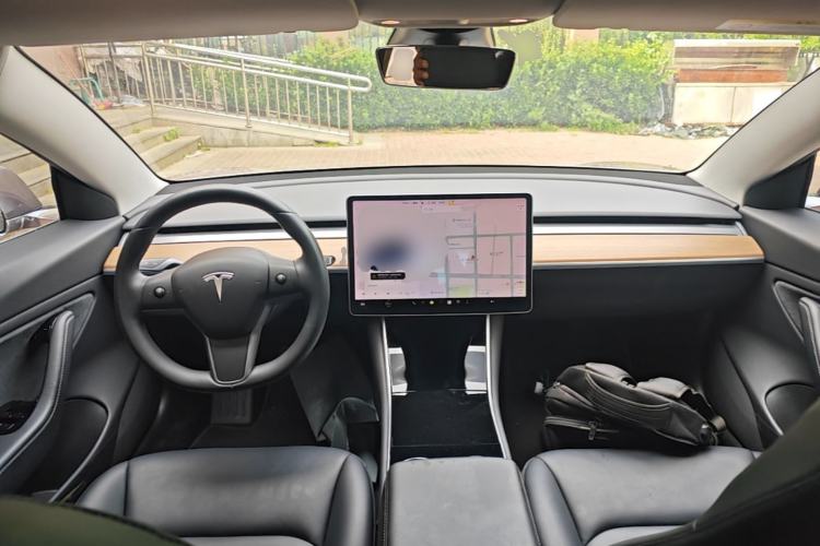Used Tesla Model 3 2019 Long-Range All-Wheel-Drive Version Center Console