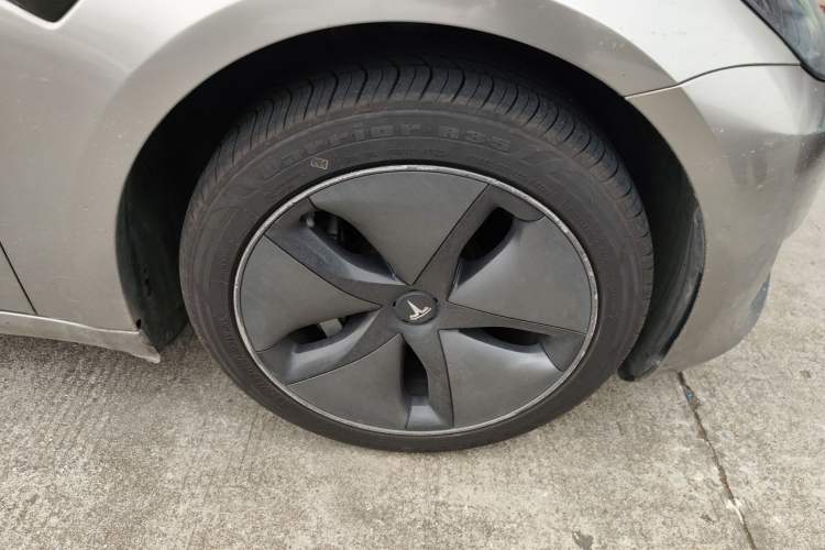 Used Tesla Model 3 2019 Long-Range Rear-Wheel-Drive Version Right Front Wheel Hub