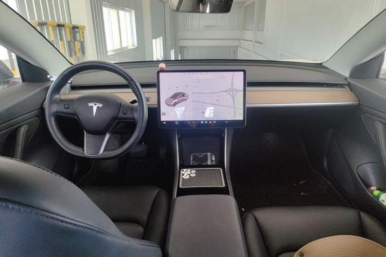 Used Tesla Model 3 2019 Long-Range All-Wheel-Drive Version Center Console