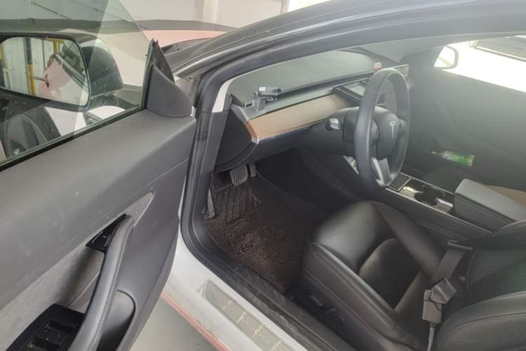 Used Tesla Model 3 2019 Long-Range All-Wheel-Drive Version Driver Seat