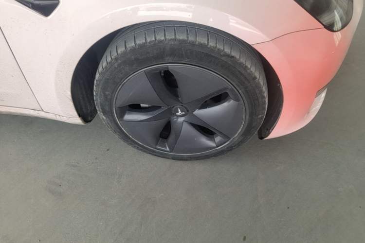 Used Tesla Model 3 2019 Long-Range All-Wheel-Drive Version Right Front Wheel Hub