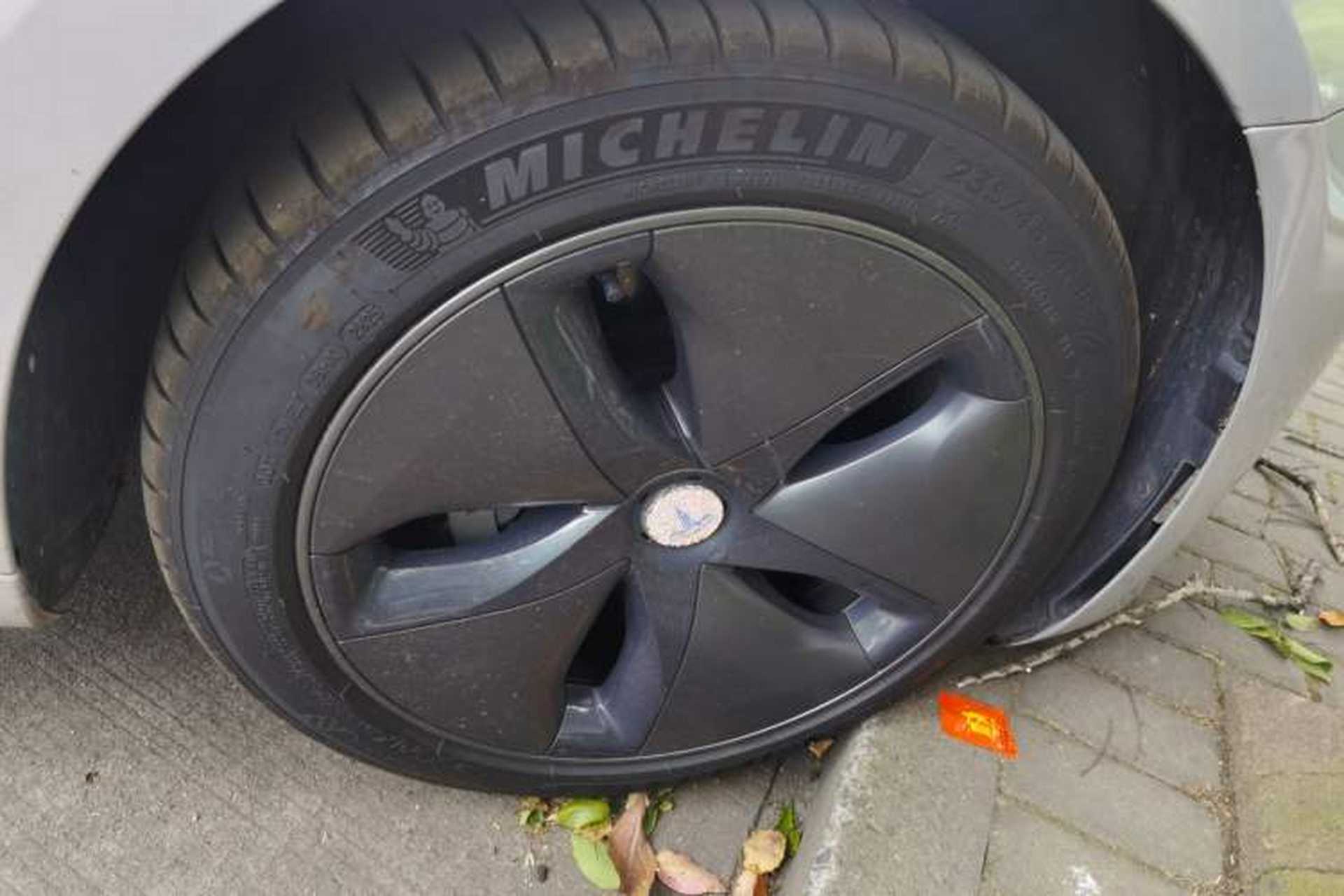 Used Tesla Model 3 2019 Standard Range Rear-Drive Upgraded Version Right Front Wheel Hub
