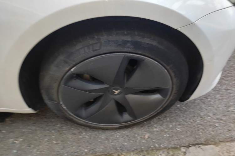 Used Tesla Model 3 2019 Long-Range All-Wheel-Drive Version Right Front Wheel Hub