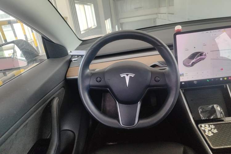 Used Tesla Model 3 2019 Long-Range All-Wheel-Drive Version Steering Wheel