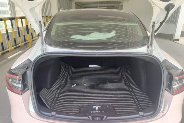 Used Tesla Model 3 2019 Long-Range All-Wheel-Drive Version Trunk