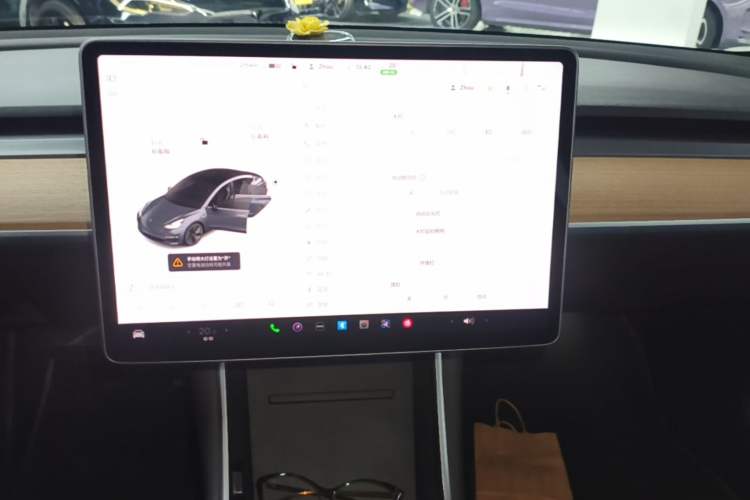 Used Tesla Model 3 2019 Long-Range Rear-Wheel-Drive Version Audio And AC Panel