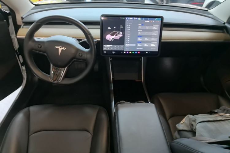 Used Tesla Model 3 2019 Long-Range Rear-Wheel-Drive Version Center Console