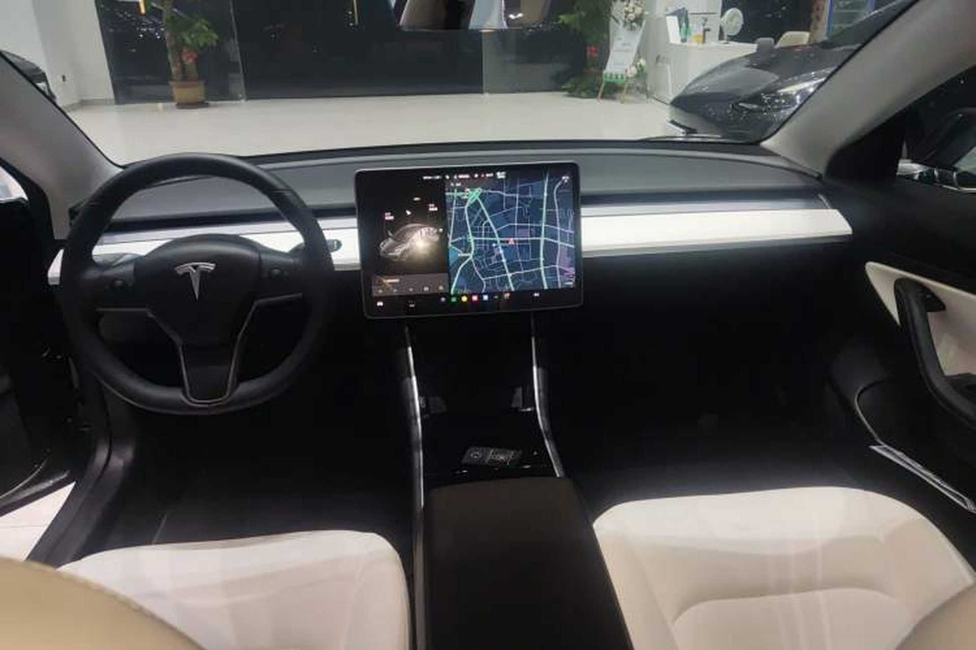 Used Tesla Model 3 2019 Long-Range All-Wheel-Drive Version Center Console
