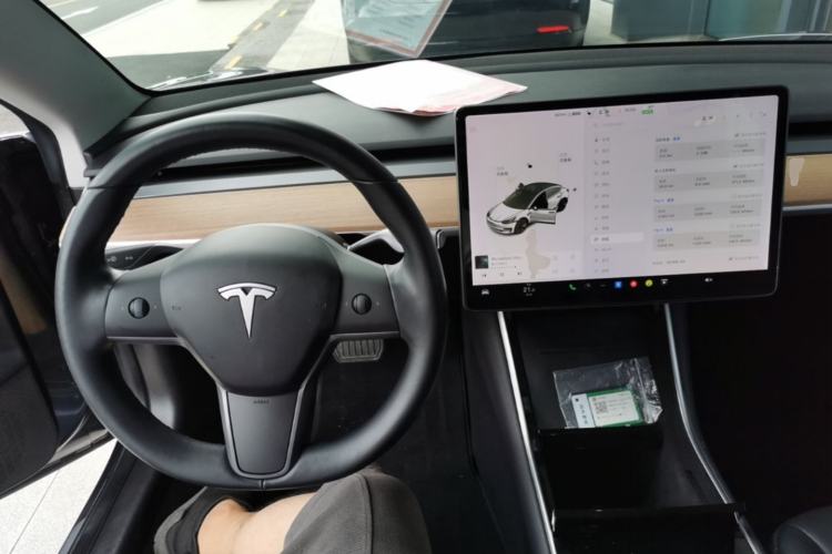 Used Tesla Model 3 2019 Long-Range All-Wheel-Drive Version Center Console