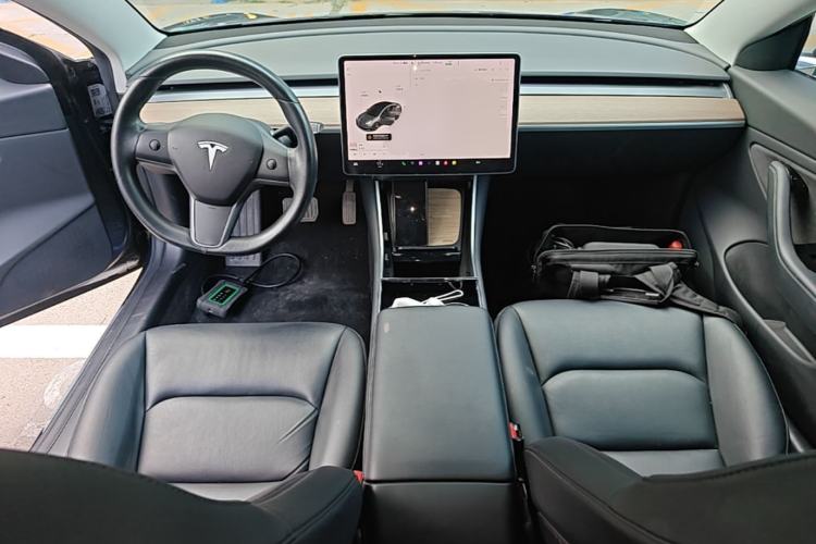 Used Tesla Model 3 2019 Long-Range All-Wheel-Drive Version Center Console