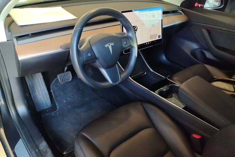 Used Tesla Model 3 2019 Long-Range All-Wheel-Drive Version Center Console